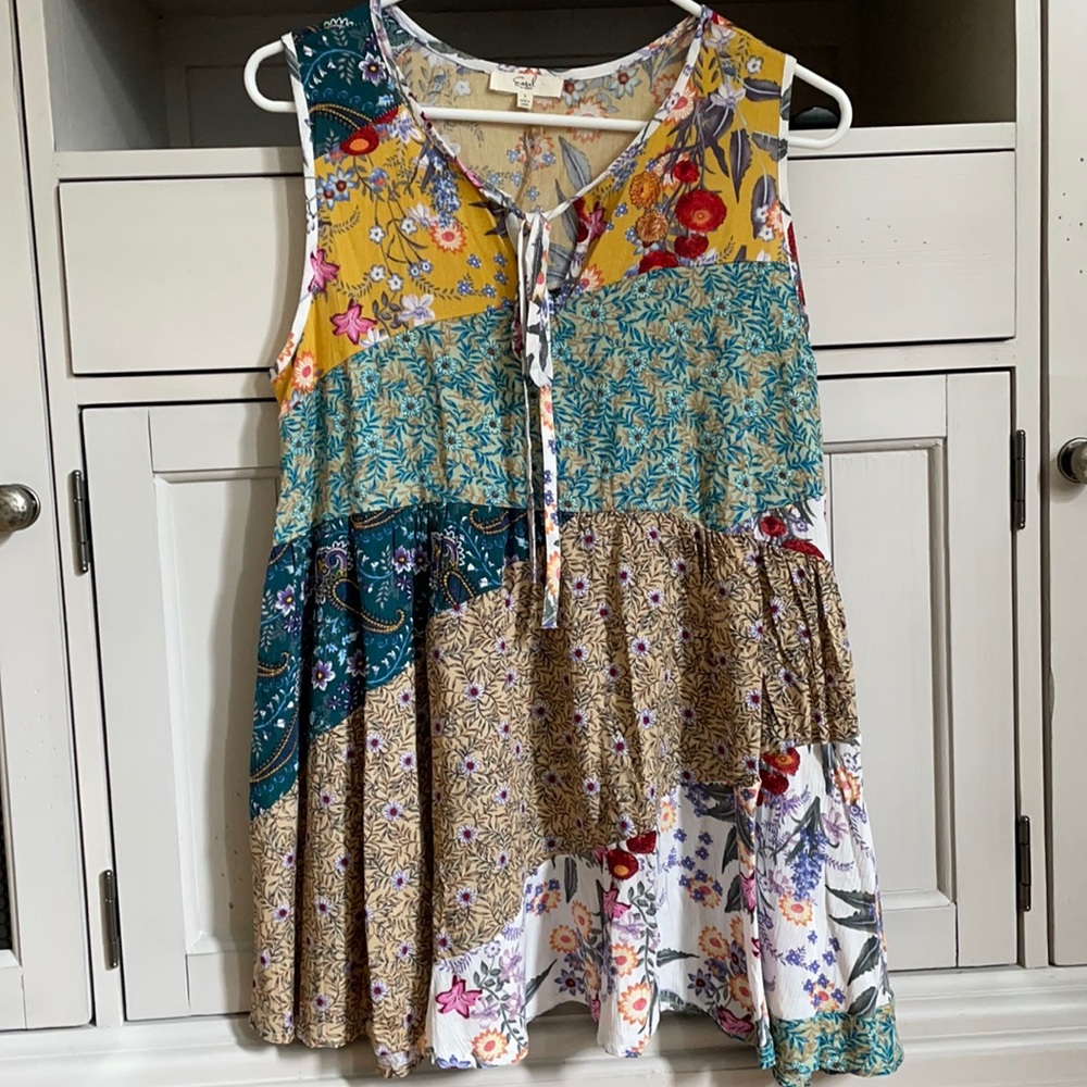 Easel Los Angeles tunic